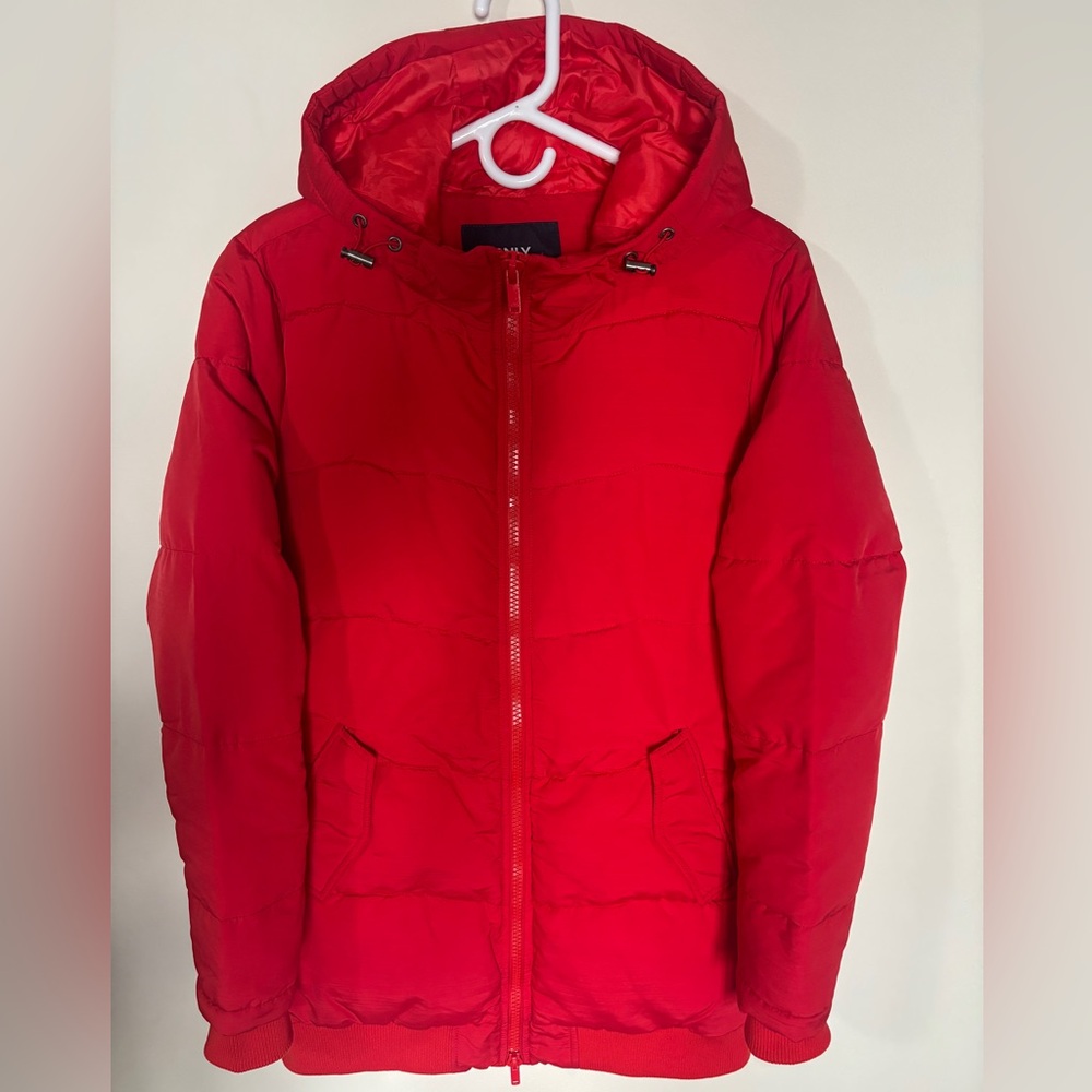 NWOT ONLY Red warm zip-up puffer jacket with a hood M - Picture 1 of 10